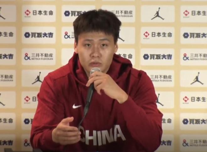 赵睿：两负韩国后队员间有些小埋怨，这场球靠精神翻回来了